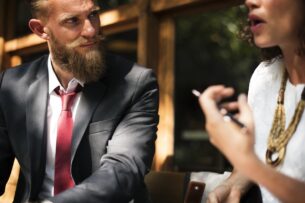Storytelling aziendale: il valore del dialogo tra aziende e persone al tempo di internet