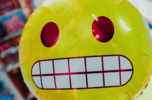 Da chat e messaggi a pubblicità e molto altro: le emoji sono davvero una nuova lingua universale?